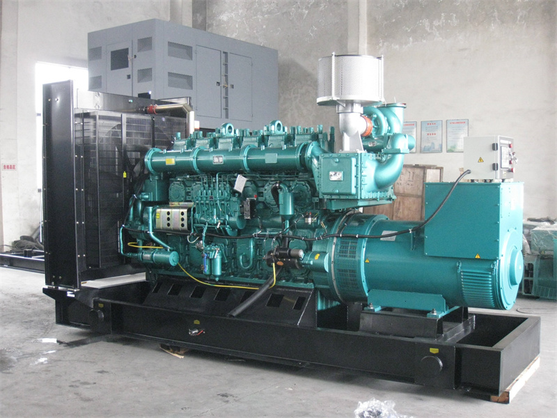 仁兴镇200KW 柴油发电机的油耗是多少？